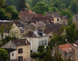 https://13commeune.fr/app/uploads/2021/05/Pontoise-Les-toits-rouges-du-quartier-de-lHermitage-©-Dominique-Chauvin-321x250.jpg
