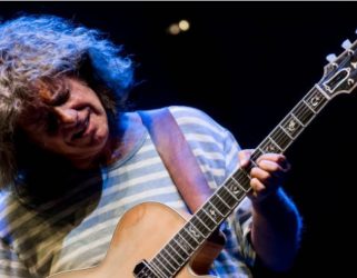 https://13commeune.fr/app/uploads/2021/10/bright_size_life_tribute_to_pat_metheny_-_gettyimages-321x250.jpg