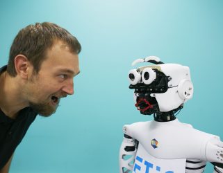 https://13commeune.fr/app/uploads/2022/09/ETIS-Robot-Autonome-01-321x250.jpg