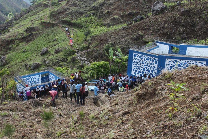 Boïte de captage d'eau et réservoir