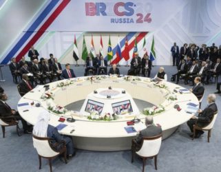 https://13commeune.fr/app/uploads/2024/11/p12-BRICS_JEU-321x250.jpg