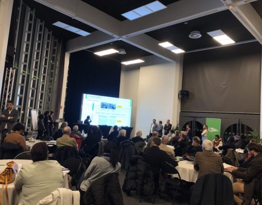 Réunion publique en table ronde