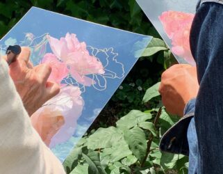 https://13commeune.fr/app/uploads/2025/05/4.-Atelier-artistique-rose-1-321x250.jpg