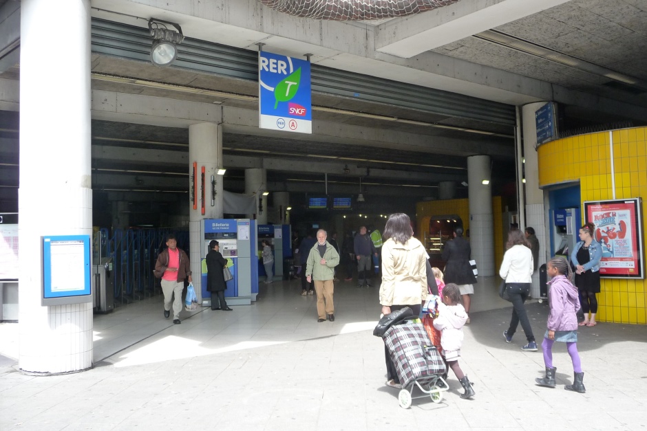 Entrée de la Gare de Cergy Prefecture